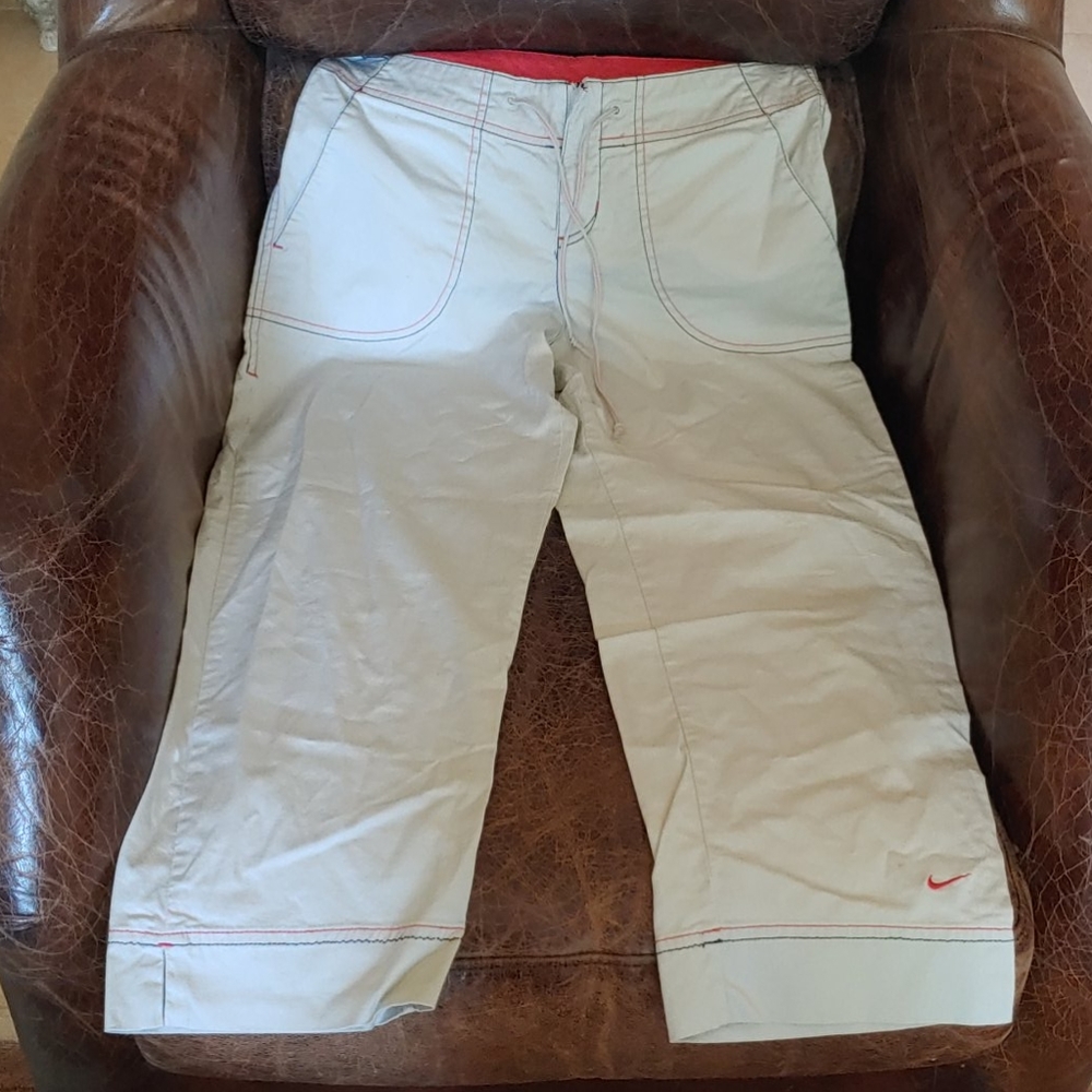 NWOT Nike Capri Pants
